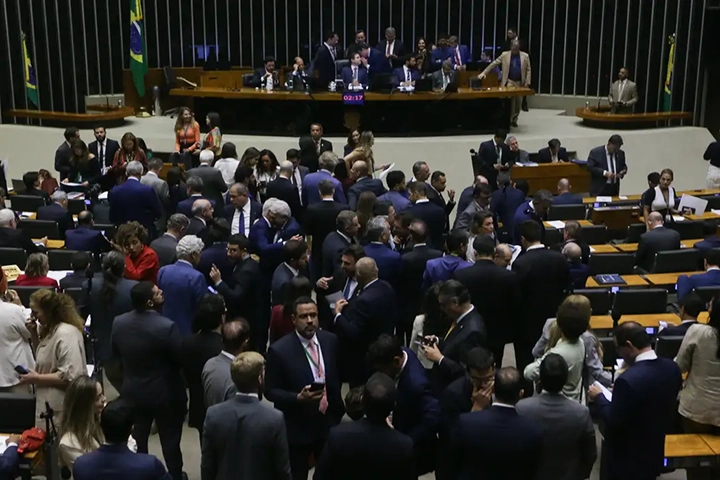 Câmara aprova isenção do Imposto de Renda para salários de até R$ 5 mil