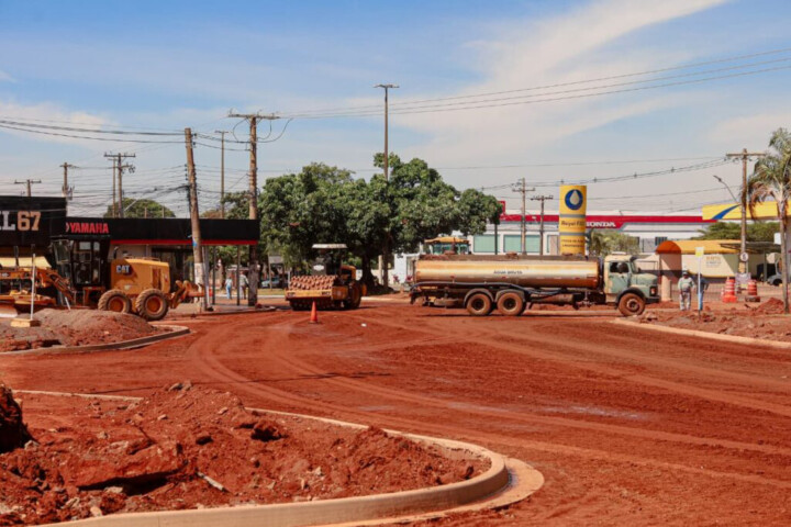 Obras no Trevo Imbirussu avançam com novo sistema semafórico e faixa exclusiva para ônibus