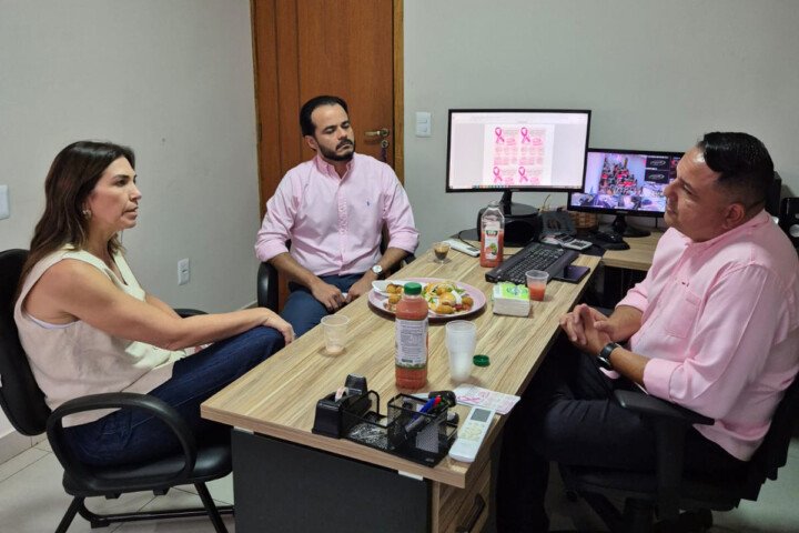 Projeto Estrela Branca recebe Mônica Riedel e Markito Perez em ação do Outubro Rosa