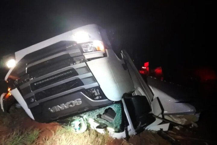 Caminhoneiro morre em capotamento na MS-240 entre Inocência e Paranaíba