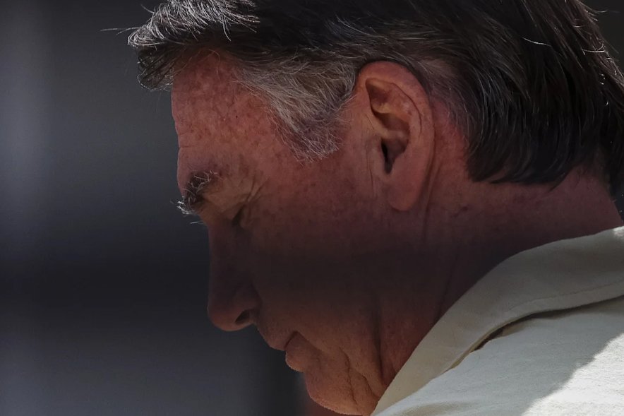Condenação obriga PL a suspender salário e funções de Jair Bolsonaro