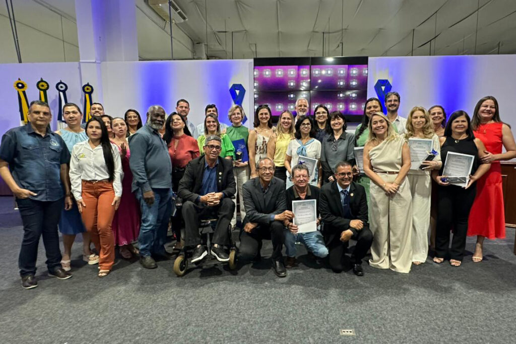 Lia Nogueira participa de homenagem ao Dia do Diretor e reforça valorização da educação