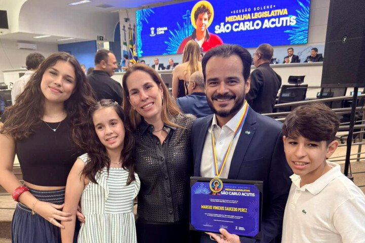 Markito Perez recebe Medalha Legislativa São Carlo Acutis por atuação em prol da juventude e da fé