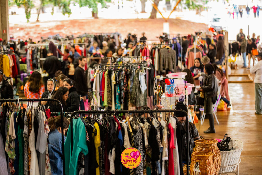 20ª edição do Desapega CG movimenta Campo Grande neste sábado com feira que fortalece renda e moda circular