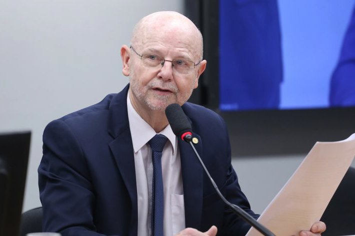 Comissão mista da Câmara vota hoje relatório do Orçamento de 2026 com R$ 7 bilhões em emendas Pix