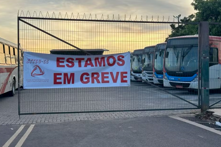 Ônibus parados há quatro dias colocam Campo Grande diante da maior crise de mobilidade em três décadas