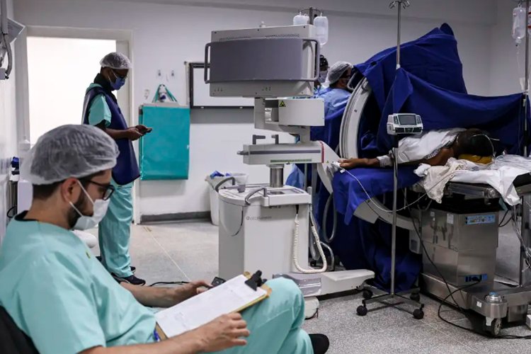 Ebserh abre concurso para médicos com salários de até R$ 19,1 mil e inscrições já em andamento