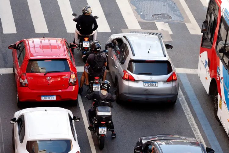 Novas regras para ciclomotores já estão valendo em todo o país