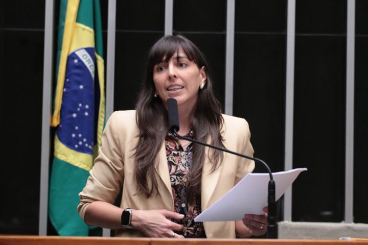Câmara aprova quebra de sigilo para definir pensão alimentícia e amplia proteção a vítimas de violência