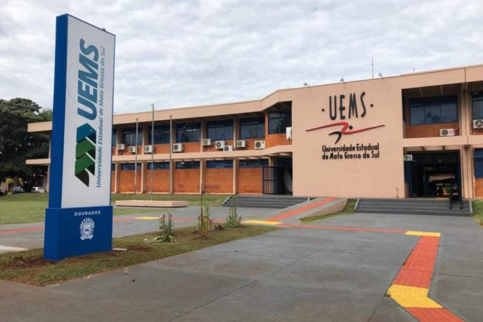 UEMS abre seleção para professores em sete cidades com salários que chegam a R$ 10,2 mil