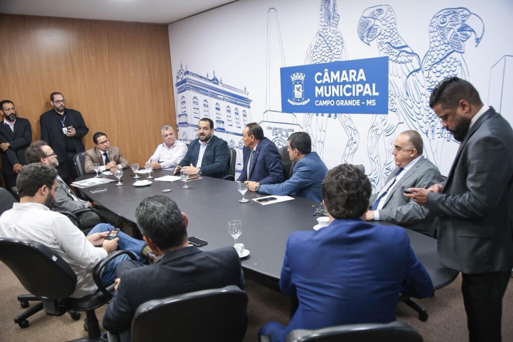 Buracos dominam debate entre vereadores e Sisep; secretário promete ampliar frentes de trabalho em Campo Grande
