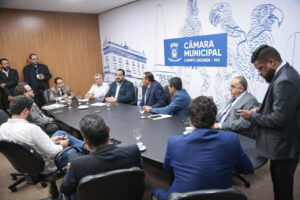 Buracos dominam debate entre vereadores e Sisep; secretário promete ampliar frentes de trabalho em Campo Grande
