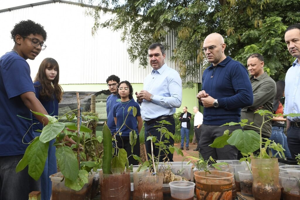 Robótica, música e horta transformam aprendizado em escola estadual de Campo Grande