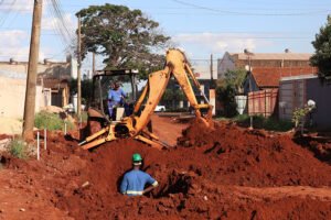 Obras de esgoto provocam bloqueios em quatro avenidas de Campo Grande; veja os trechos afetados