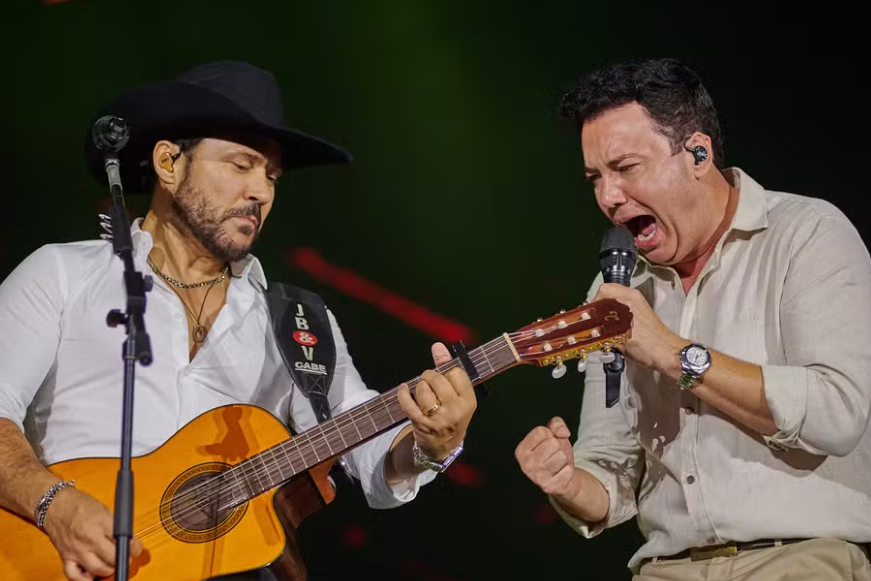 João Bosco & Vinícius comandam noite mais aguardada da Festa Junina de Dourados